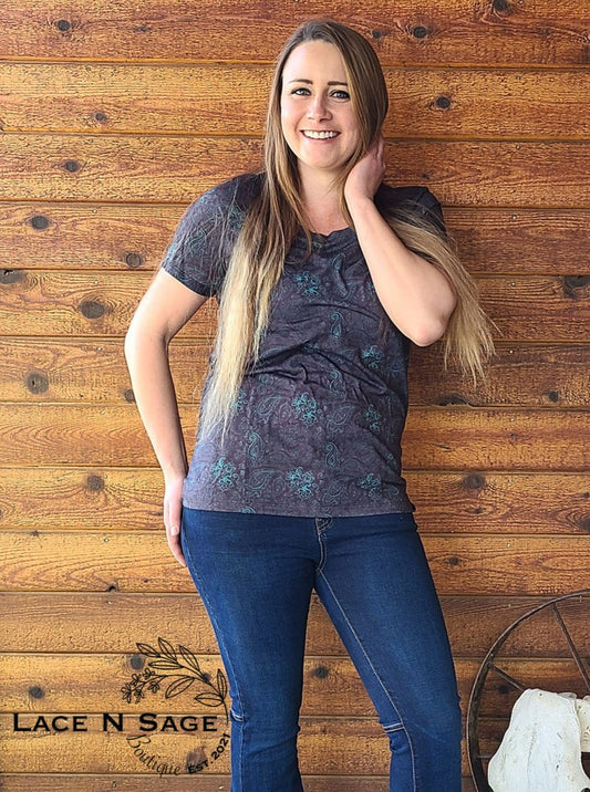 TURQUOISE AND BLACK PAISLEY SCOOP NECK TEE